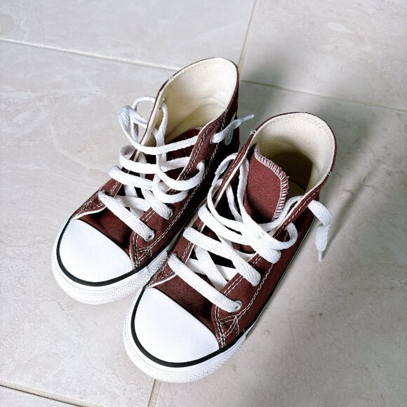 99% NEW TODDLER CONVERSE SIZE 10 - Picture 1 of 6